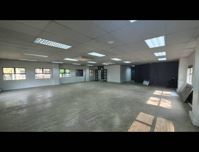 210M² OFFICE TO LET IN ERASMUSKLOOF